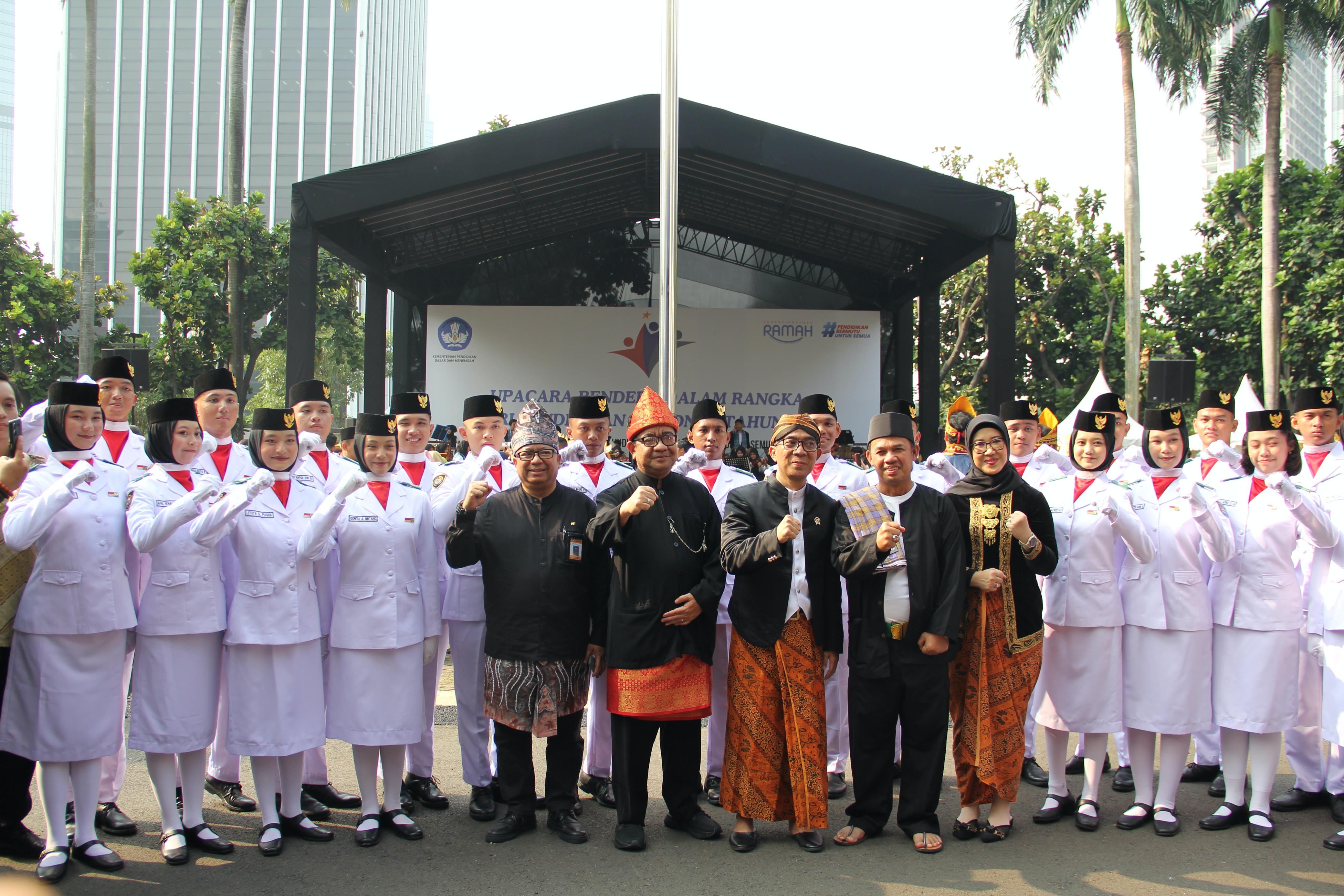 Kemendikdasmen Gelar Upacara Hardiknas 2025 dengan tema “Partisipasi Semesta Wujudkan Pendidikan Bermutu untuk Semua”